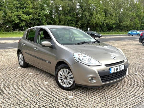 Renault Clio Hatchback, Petrol, 2011, Gold