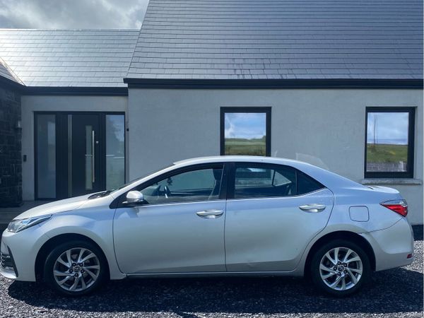 Toyota Corolla Saloon, Diesel, 2017, Grey