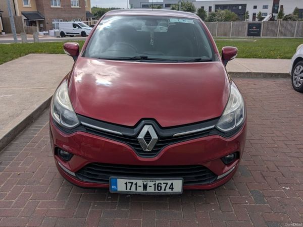 Renault Clio Hatchback, Petrol, 2017, Red