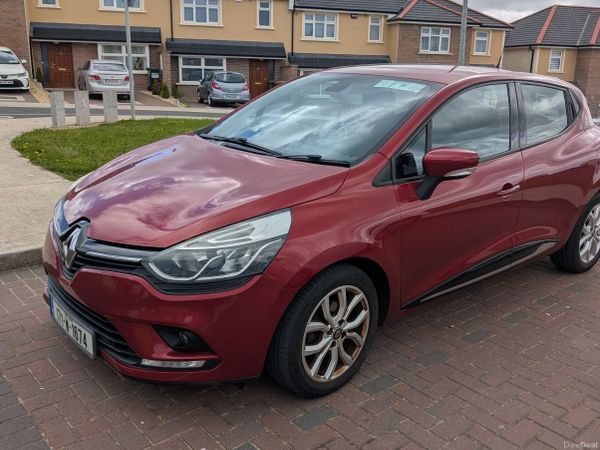 Renault Clio Hatchback, Petrol, 2017, Red