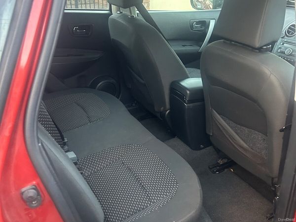 Nissan Qashqai Hatchback, Diesel, 2008, Red