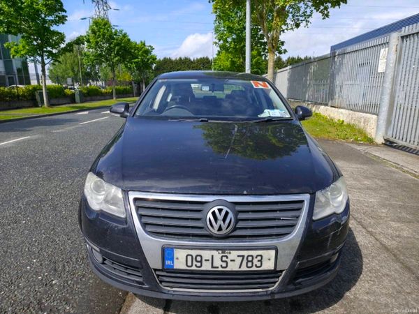 Volkswagen Passat Saloon, Petrol, 2009, Black
