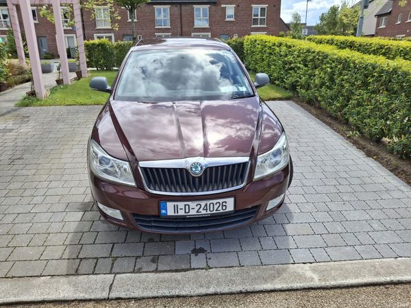 Skoda Octavia Hatchback, Petrol, 2011, Red