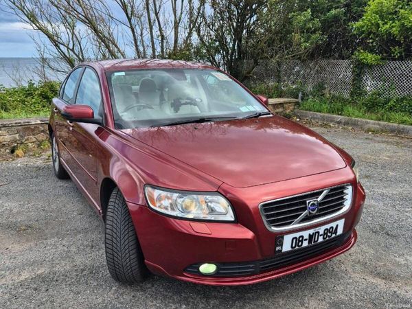 Volvo S40 Saloon, Diesel, 2008, Red