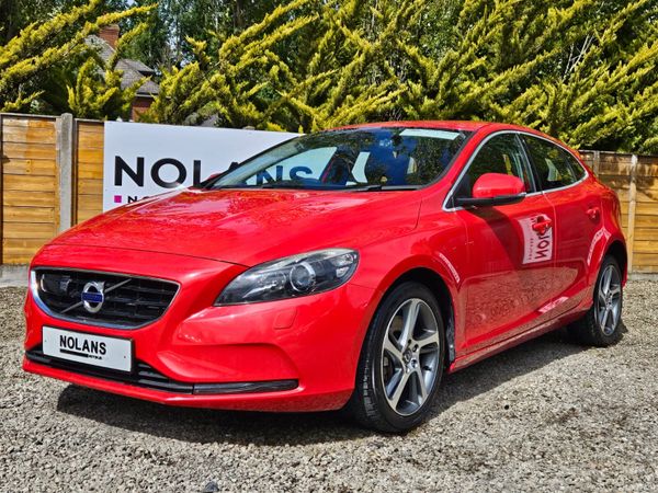 Volvo V40 Hatchback, Diesel, 2016, Red