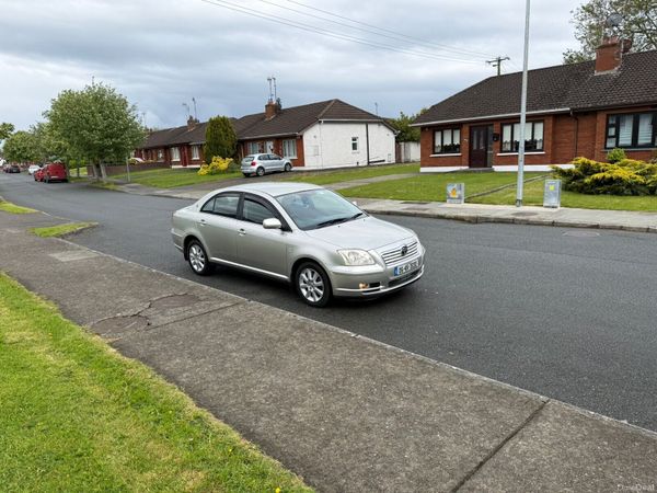 Toyota Avensis Saloon, Petrol, 2006, Silver