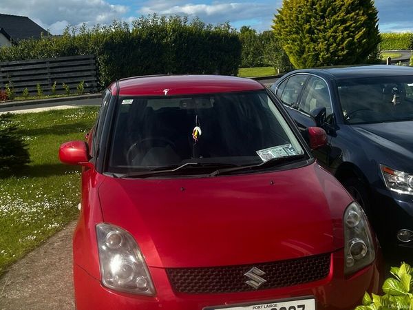 Suzuki Swift Hatchback, Petrol, 2010, Red