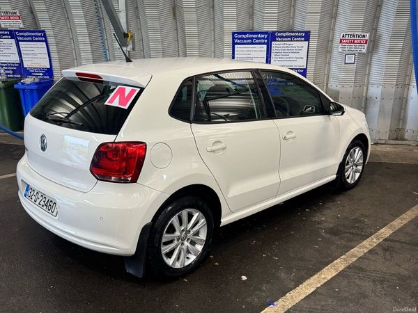Volkswagen Polo Hatchback, Petrol, 2013, White