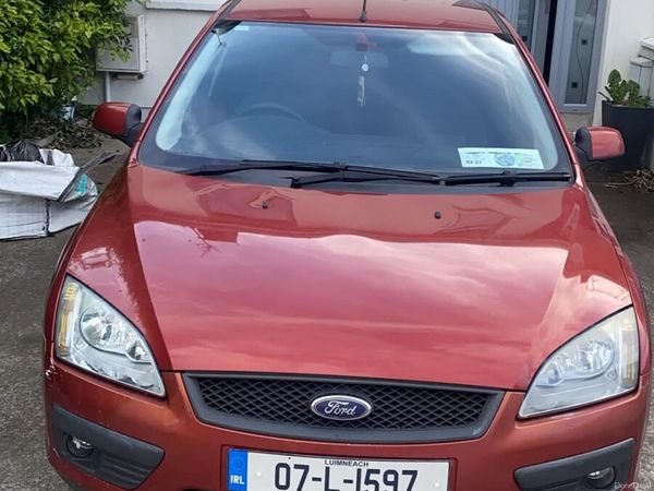 Ford Focus Hatchback, Petrol, 2007, Red