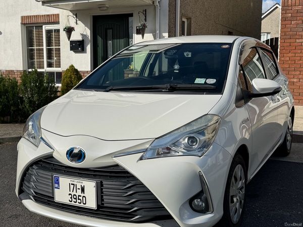 Toyota Vitz Hatchback, Petrol Hybrid, 2017, White
