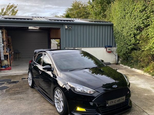 Ford Focus Hatchback, Petrol, 2017, Black