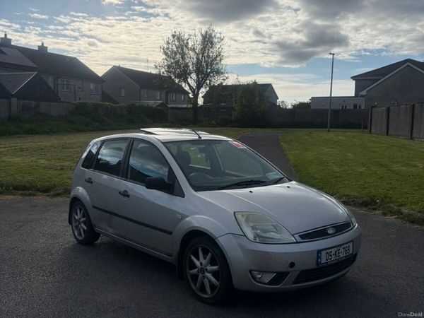 Ford Fiesta Hatchback, Petrol, 2005, Silver