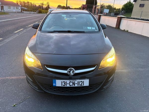 Vauxhall Astra Hatchback, Diesel, 2013, Black