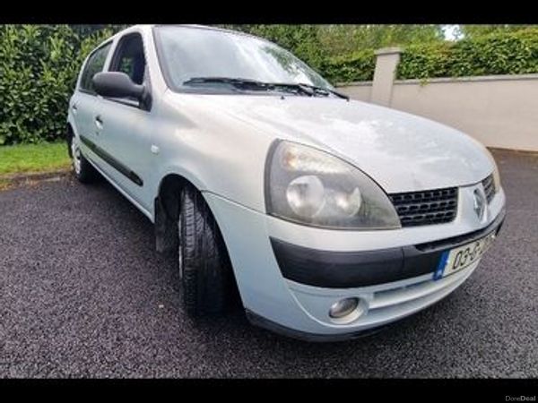 Renault Clio Hatchback, Petrol, 2003, Silver