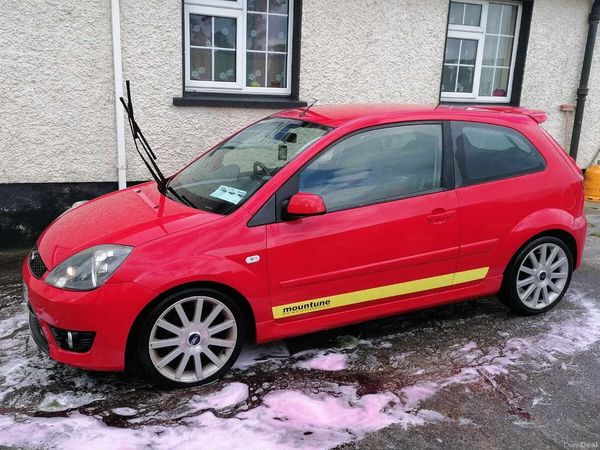 Ford Fiesta Hatchback, Petrol, 2006, Red