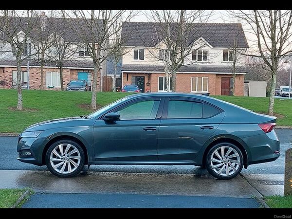 Skoda Octavia Saloon, Diesel, 2022, Grey