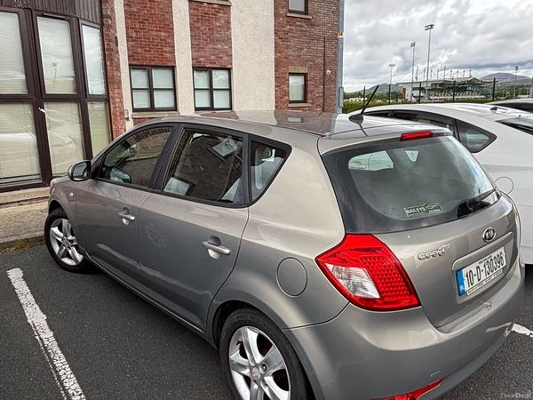 Kia Ceed Hatchback, Diesel, 2010, Silver