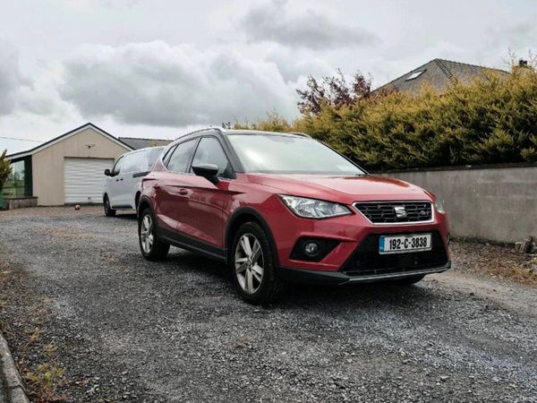 SEAT Arona SUV, Diesel, 2019, Red