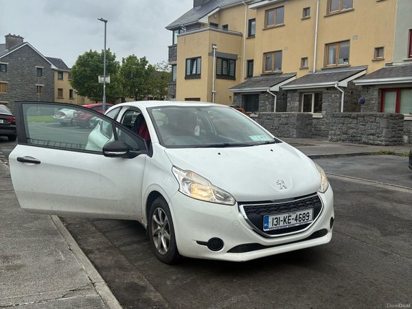 Toyota Avensis Saloon, Diesel, 2011, Grey