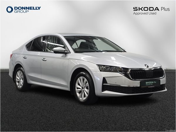 Skoda Octavia Hatchback, Petrol, 2025, Silver