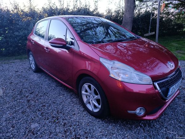 Peugeot 208 Hatchback, Petrol, 2013, Red