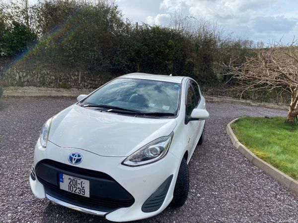 Toyota Aqua Hatchback, Petrol Hybrid, 2020, White