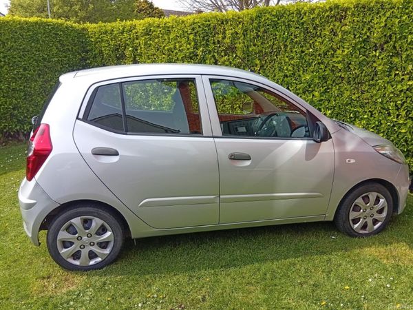 Hyundai i10 Hatchback, Petrol, 2011, Silver