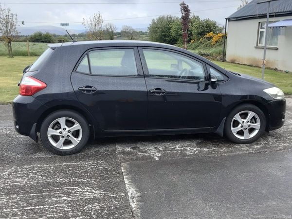 Toyota Auris Hatchback, Petrol, 2011, Black