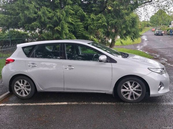 Toyota Auris Hatchback, Diesel, 2014, Silver