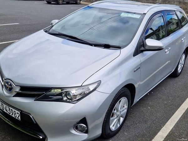 Toyota Auris Estate, Petrol Hybrid, 2014, Silver