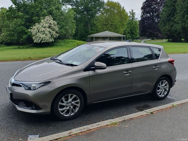Toyota Auris Hatchback, Petrol, 2015, Bronze