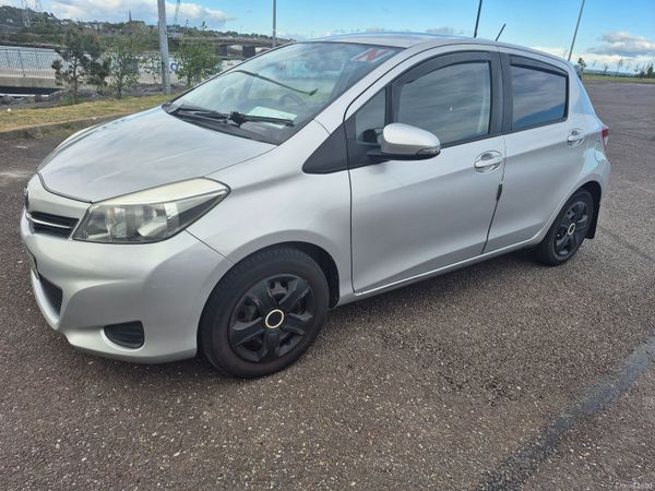 Toyota Yaris Hatchback, Petrol, 2014, Silver