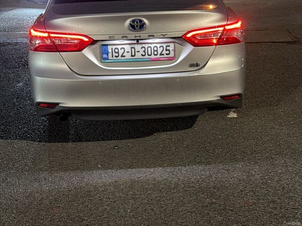 Toyota Camry Saloon, Petrol Hybrid, 2019, Silver