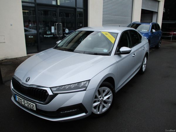Skoda Octavia Saloon, Diesel, 2023, Grey