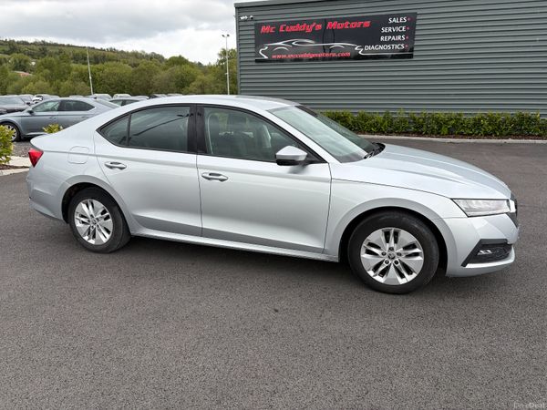 Skoda Octavia Hatchback, Diesel, 2022, Silver