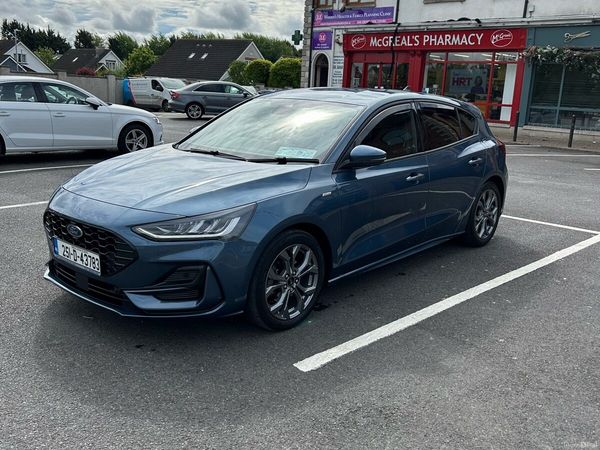 Ford Focus Hatchback, Petrol Hybrid, 2025, Blue