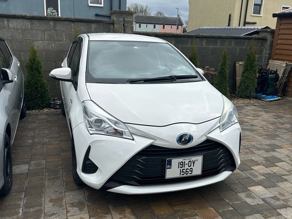 Toyota Vitz Hatchback, Petrol Hybrid, 2019, White