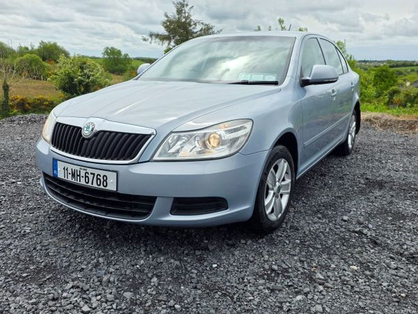 Skoda Octavia Hatchback, Petrol, 2011, Silver