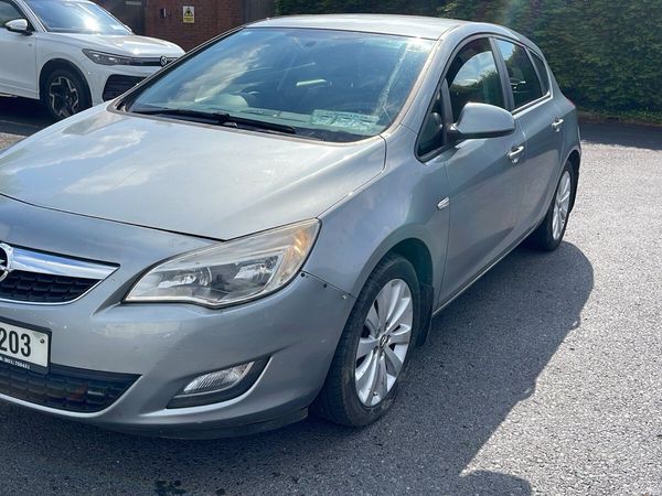 Opel Astra Hatchback, Diesel, 2011, Silver