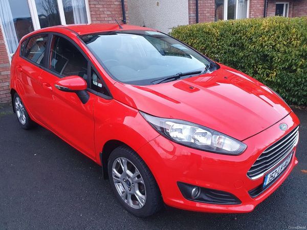 Ford Fiesta Hatchback, Petrol, 2015, Red