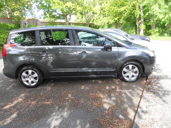 Peugeot 5008 MPV, Diesel, 2010, Grey
