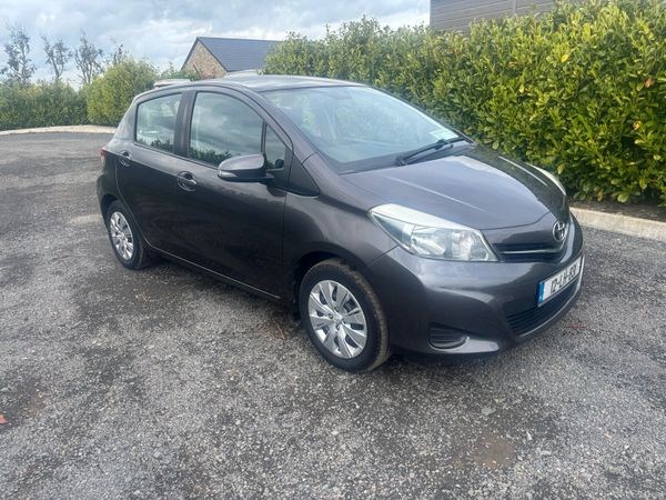 Toyota Yaris Hatchback, Petrol, 2012, Grey