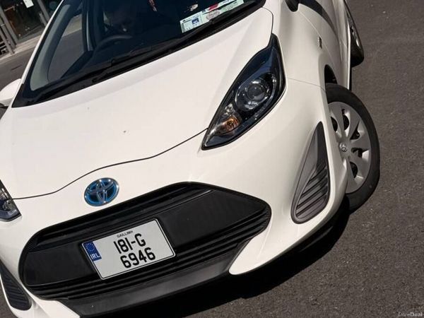 Toyota Aqua Hatchback, Petrol Hybrid, 2018, White
