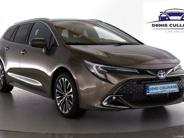 Toyota Corolla Estate/Jeep, Petrol Hybrid, 2023, Green