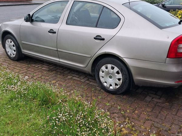 Skoda Octavia Hatchback, Diesel, 2010, Beige