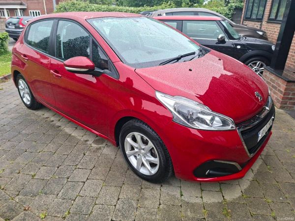 Peugeot 208 Hatchback, Petrol, 2018, Red