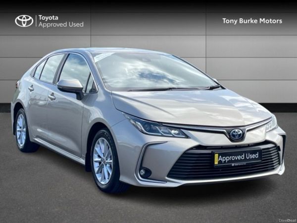 Toyota Corolla Saloon, Petrol Hybrid, 2023, Gold