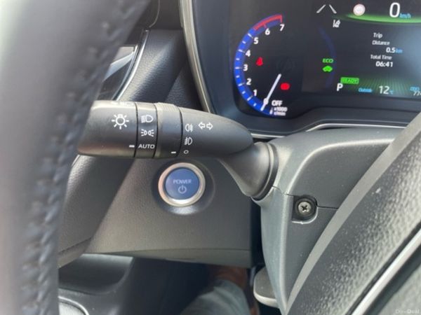 Toyota Corolla Saloon, Petrol Hybrid, 2023, Gold