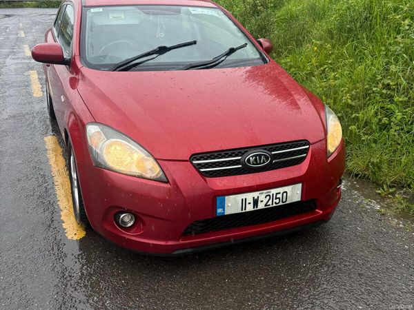 Kia Ceed Hatchback, Diesel, 2011, Red