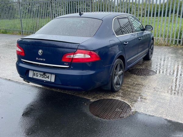 Skoda Superb Hatchback, Diesel, 2011, Blue